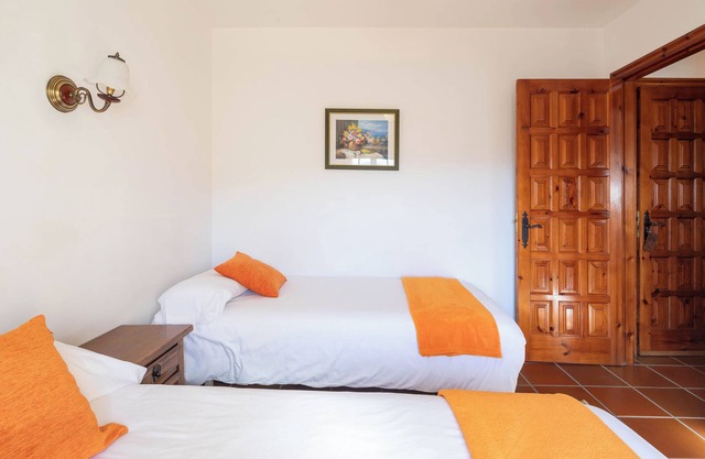 Bed and Breakfast 'Habitación Doble 4' with Mountain View, Shared Pool and Wi-Fi