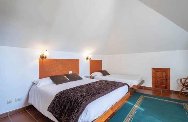 Bed and Breakfast 'Habitación Doble 1' with Mountain View, Shared Pool and Wi-Fi