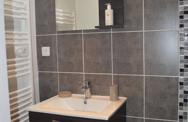Bed and breakfast in Hautvillers, cradle of champagne (5min. Epernay, 15min. Reims)