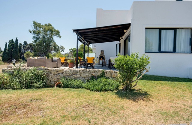 Bed and Breakfast 'Ilios and Irene 3' with Shared Terrace, Wi-Fi and Air Conditioning