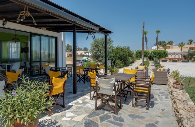 Bed and Breakfast 'Ilios and Irene 6' with Shared Terrace, Wi-Fi and Air Conditioning
