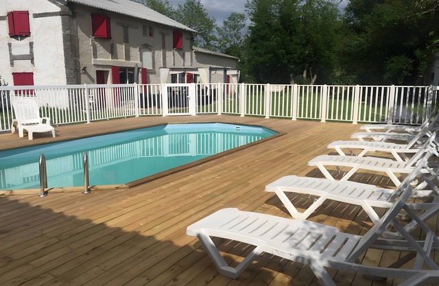 Bed and Breakfast 'Toulouse Lautrec' with Shared Pool, Shared Garden and Wi-Fi