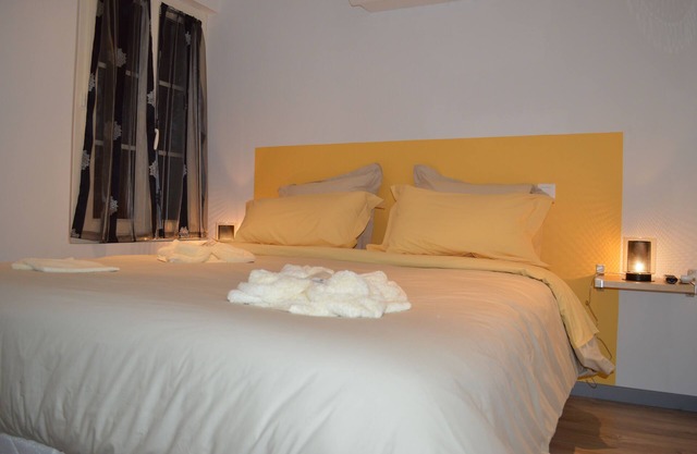 Bed & breakfast in Hautvillers, the birthplace of champagne (5min. Epernay, 15min. Reims)