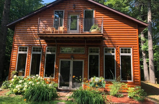 Bed & Breakfast Suite At The Wooded Retreat!