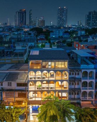 Bedtime storeys near ICON SIAM