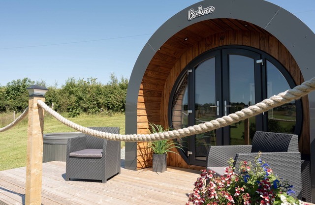 Bedwen - Glamping pod with Hot Tub sleeping 2 guests