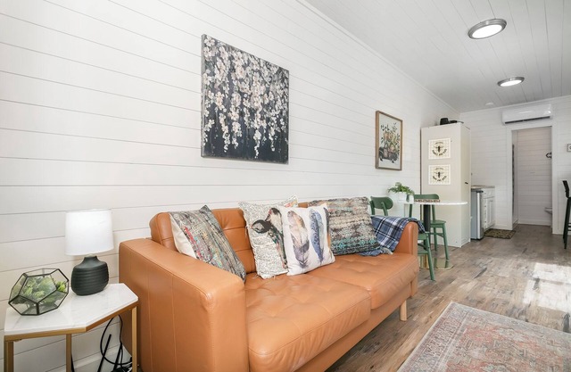 Bee at the Hive, 1/1 | Private Hot Tub | Gas Fire Pit | Cornhole