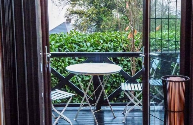 BEECHCROFT CORNER HOUSE, pet friendly, with a garden in Sheffield