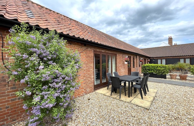 BEECHWOOD, family friendly, character holiday cottage in Foulsham