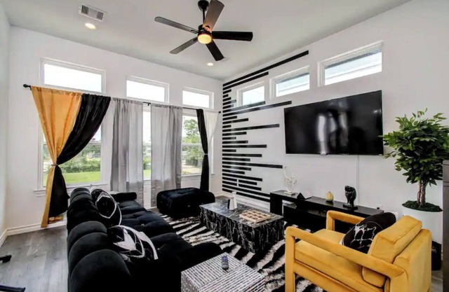 BeeHive House- Modern 3BR DT HTX: Entire home near Downtown Houston, Texas