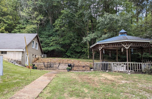 Beer and s'mores anyone? We've got you! Hunting cabin meets weekend hideout.