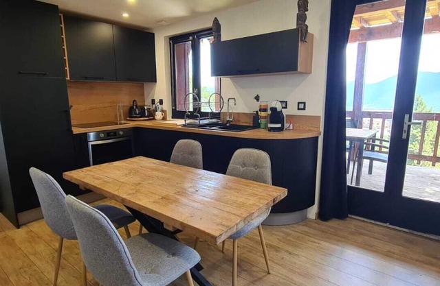 Bel Appartement Dans un Chalet vue sur le lac