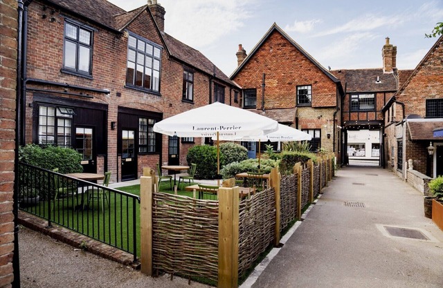 Bel & the Dragon at Red Lion Wendover
