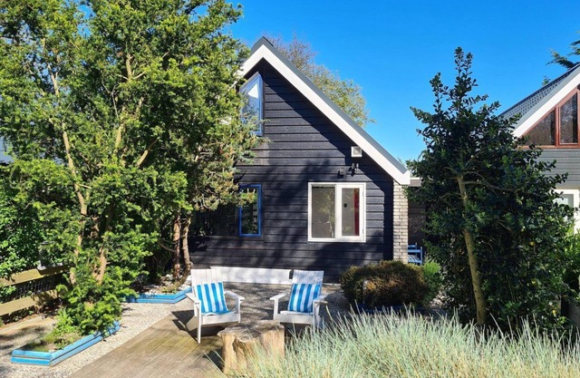 Belkmerduinen 23 is in aquiet location surrounded by greenery and trees.