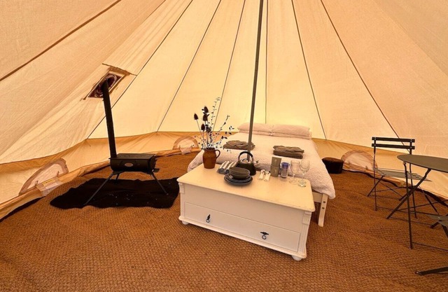 Bell Tent + Hot Tub/Sauna