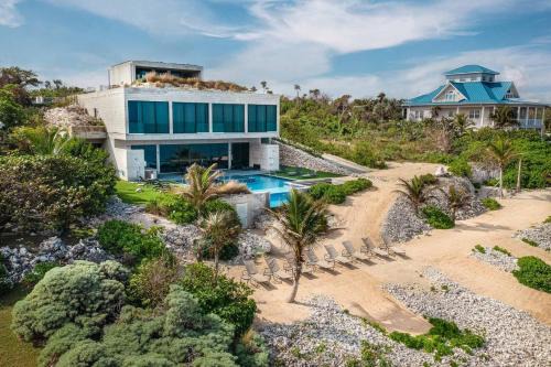 Bella Rocca - Luxurious Ocean Estate with Private Pool, Heated Spa, & Designer Interiors