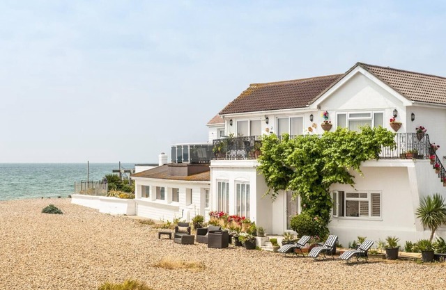 Bella Vista is a Stunning Beachfront Apartment with 200 5 star reviews