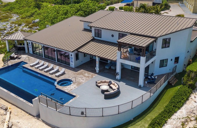 Bella Vista - Luxurious oceanfront villa with ocean views - by Cayman Villas