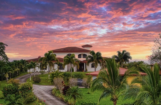 Bella Vista Private Resort, Perfect for Weddings, 9 bedrooms, Sleeps 24