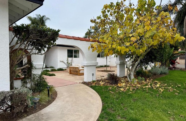 Bella Vista Spacious 5-bed home with stunning mountain views and pool