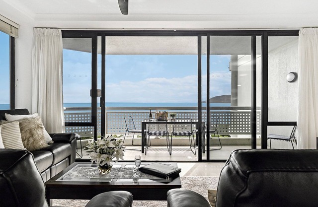 Belle Escapes 101 Rydges Plaza Esplanade with Panoramic Ocean Views