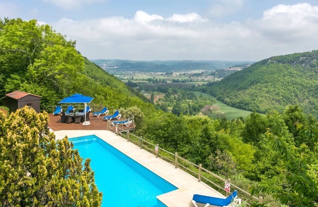 Belle Vue - Four Bedroom Villa, Sleeps 8