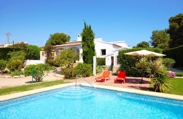 Belle Villa Avec Piscine 5 x 10 m, Grand Jardin Privatif, Proche des Plages