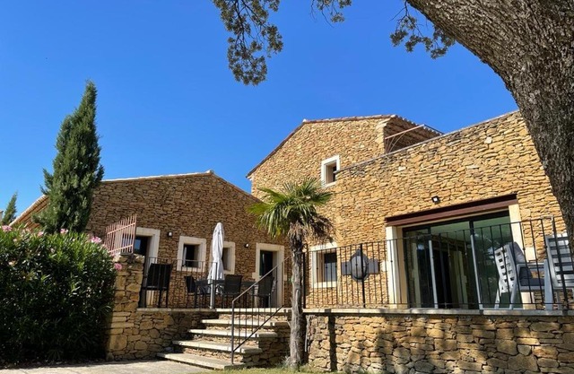 Belle villa avec piscine intérieure et piscine extérieure Gite Les Aiguiers