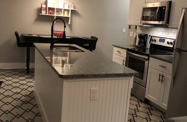 Bellevue's Hidden Treasure- 5 min to Cinti- First Floor -2BR 1BA