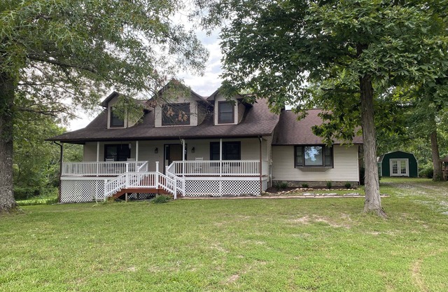 Belton Retreat - farm in the foothills of the Smokies