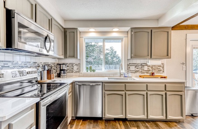 Bend oasis near skiing with hot tub, game room, & indoor/outdoor entertainment