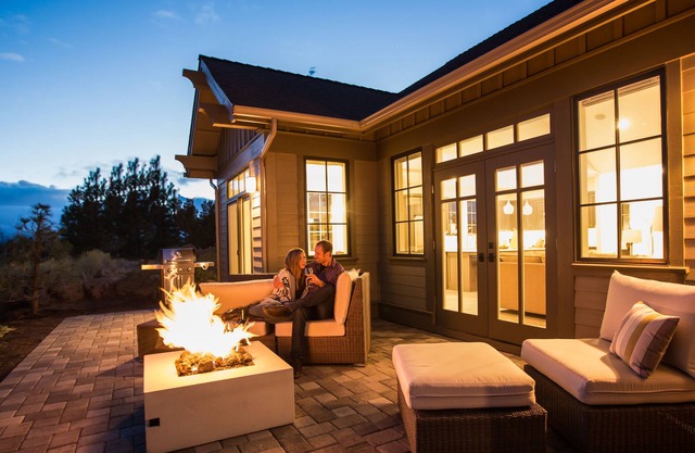 Bend's Best! Park ~ resort pool + amenities ~ fitness ~ golf~ hot tub ~ W/D ~ 🐶