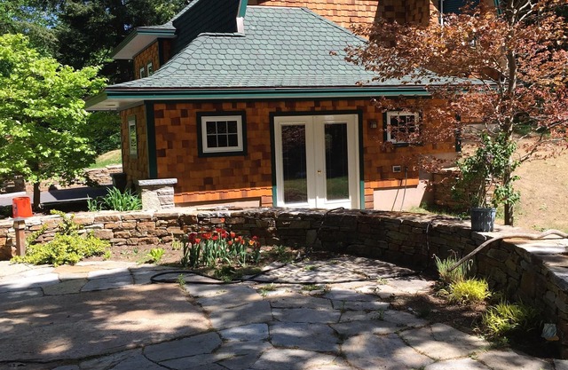 Berkshire Village Carriage House - Super Private!