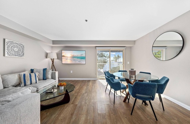 Beryl Breeze Rooftop Pool Ocean View Cozy 2BR 1 Block to Beach