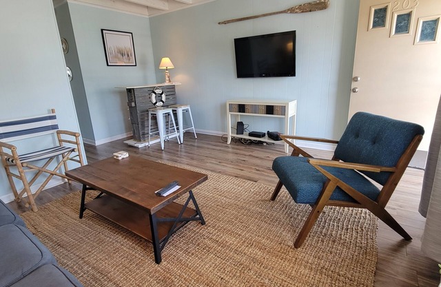 Best 1 Bedroom in SIC! 1 Block to the Beach. A+ location . Walk to Everything!