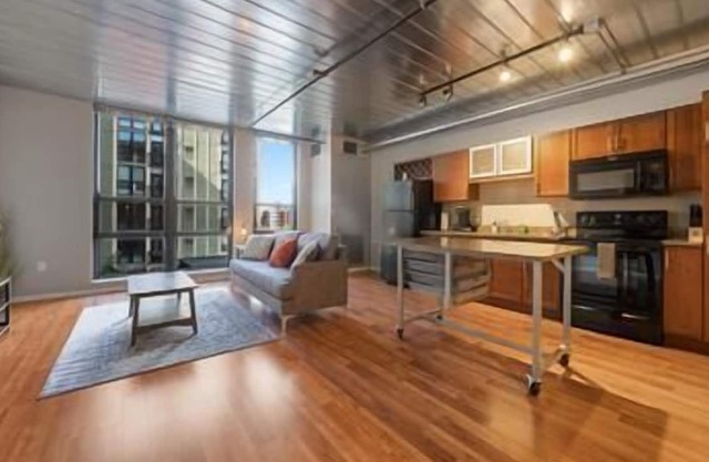 Best Central Location Stylish Condo Unmatched Amenities 429