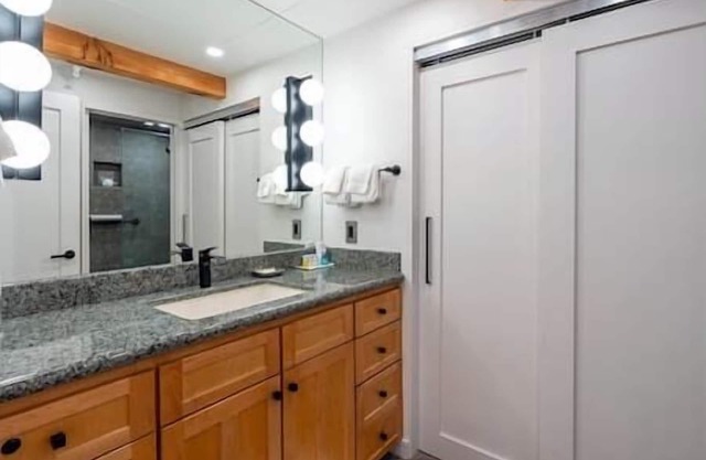 Best location, 3 Bedroom Suite, By Gondola, Pool!