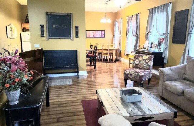 Best location beautiful spacious loft in the heart of downtown Lebanon Ohio