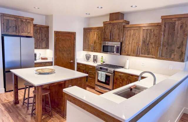 Best Location in Bend Steps to Old Mill, Deschutes River, Trails & Mt Bachelor