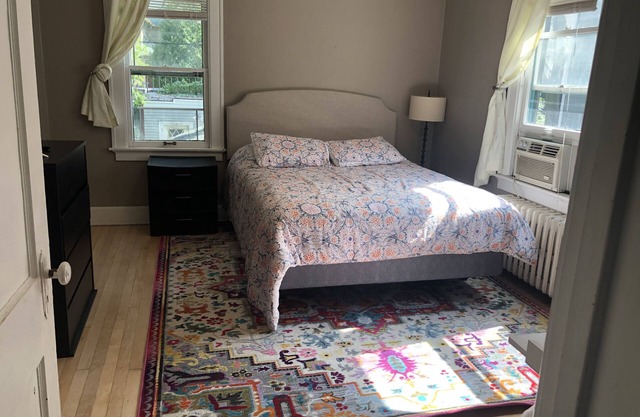 Best location in Milwaukee! Upper Duplex Unit - long term stays welcome