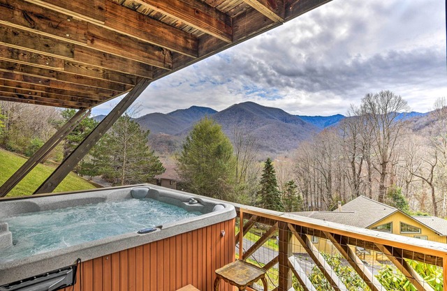 Best Location - Maggie Valley Cabin w/Hot Tub!