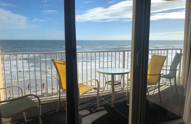 BEST OF BOTH WORLDS! Flagler Ave restaurants, bars, shops & direct ocean front