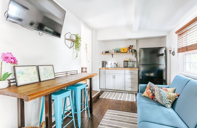 Best of Downtown and Belmont in cozy unique 2BD! Walk everywhere!