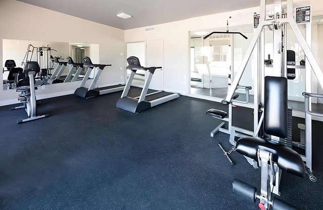 Best Place to Stay in Arizona! Free Parking, Onsite Pool, Near Reid Park Zoo