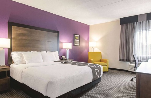 Best Place to Unwin! 4 Pet-friendly Hotel Units, Free Breakfast, Free Parking