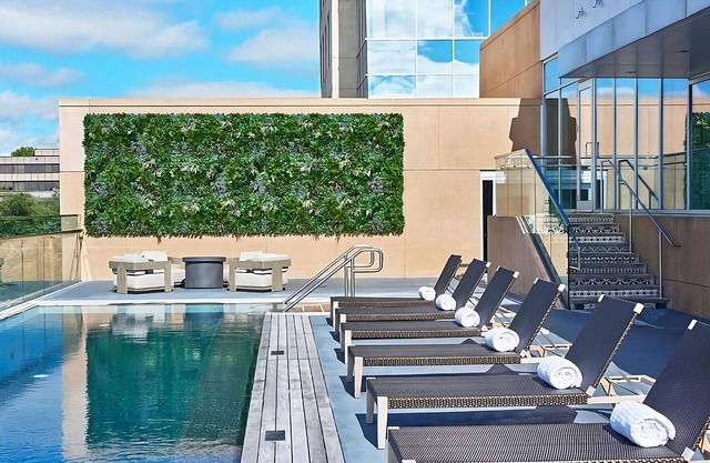 Best Place to Unwind! Pool, Pets Allowed, Near Nelson-Atkins Museum of Art