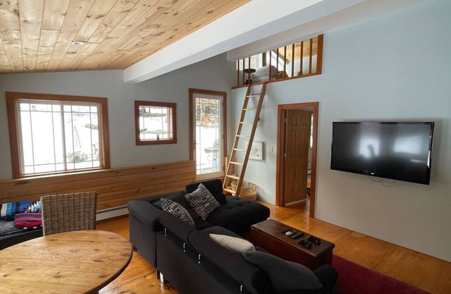 Best Pricing for Xmas, MLK, and February break. Ski Mt Snow or Stratton