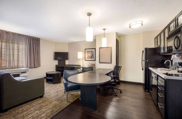Best Value, Quality Stay! Short Drive to Harvard Museum of Natural History