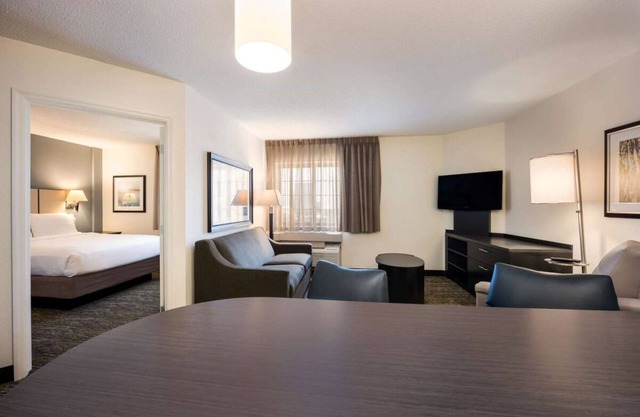 Best Value, Quality Stay! Pet-Friendly, Close to Briarwood Mall!