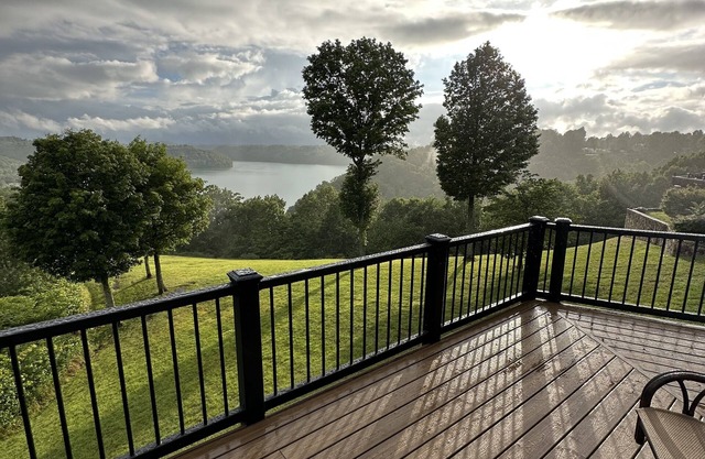 Best View and Location on Dale Hallow Lake!nVery Private and Beautiful.